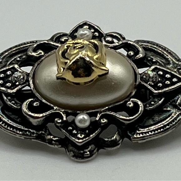 Vintage-Inspired Rose Cameo Brooch with Faux Pearls & Rhinestones - Picture 2 of 5